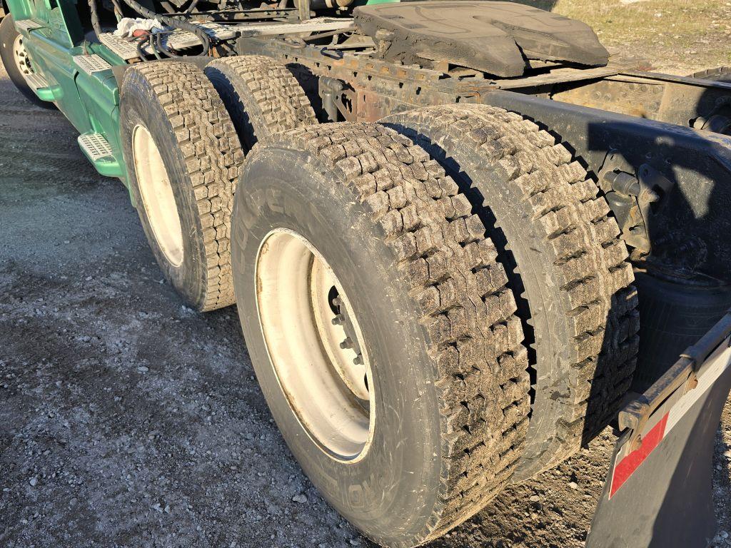 2001 Volvo VNL660 w/ Rebuilt Detroit 60 Series Engine