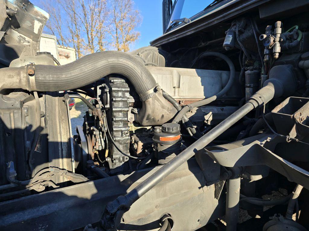 2001 Volvo VNL660 w/ Rebuilt Detroit 60 Series Engine