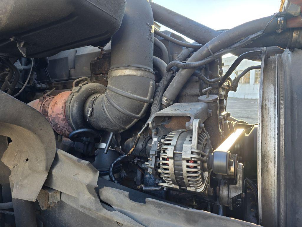 2001 Volvo VNL660 w/ Rebuilt Detroit 60 Series Engine