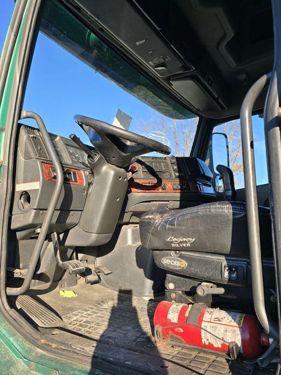 2001 Volvo VNL660 w/ Rebuilt Detroit 60 Series Engine