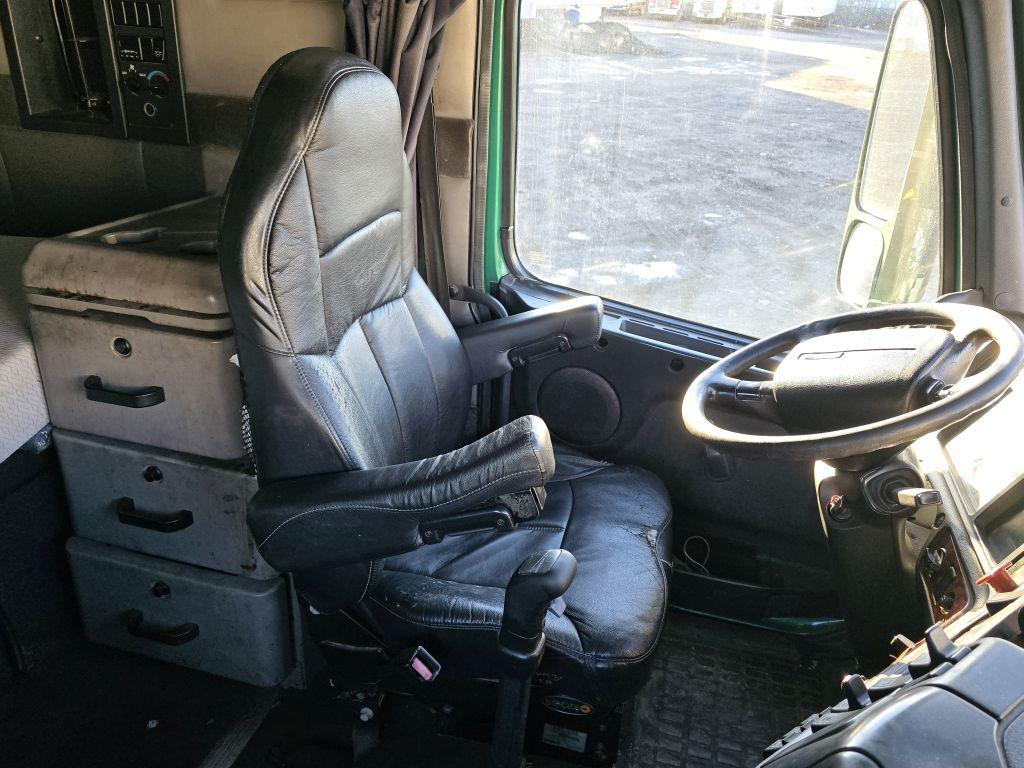 2001 Volvo VNL660 w/ Rebuilt Detroit 60 Series Engine