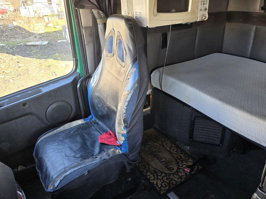 2001 Volvo VNL660 w/ Rebuilt Detroit 60 Series Engine