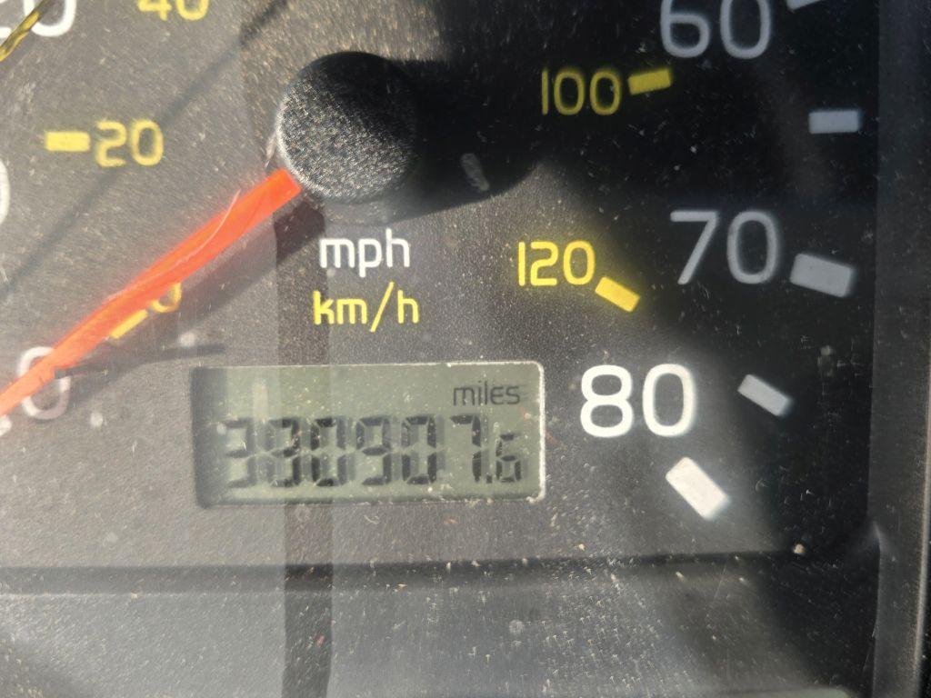 2001 Volvo VNL660 w/ Rebuilt Detroit 60 Series Engine