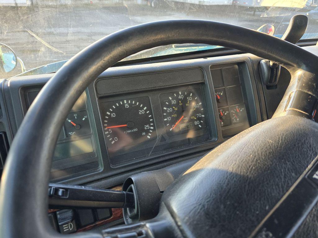 2001 Volvo VNL660 w/ Rebuilt Detroit 60 Series Engine