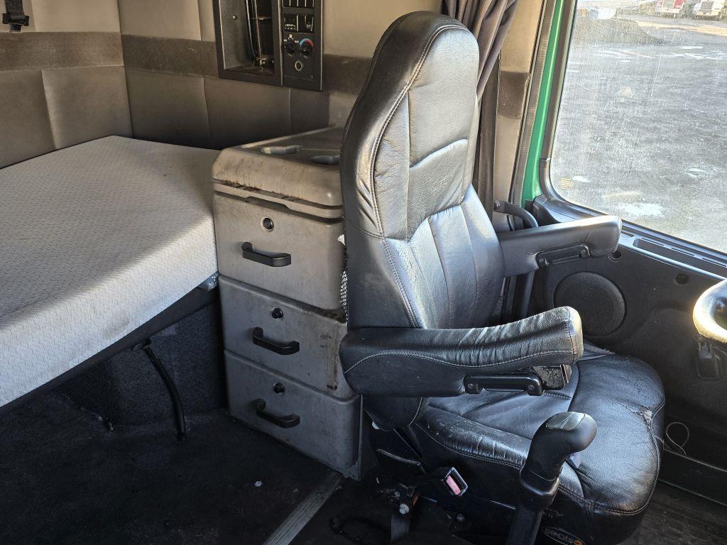 2001 Volvo VNL660 w/ Rebuilt Detroit 60 Series Engine