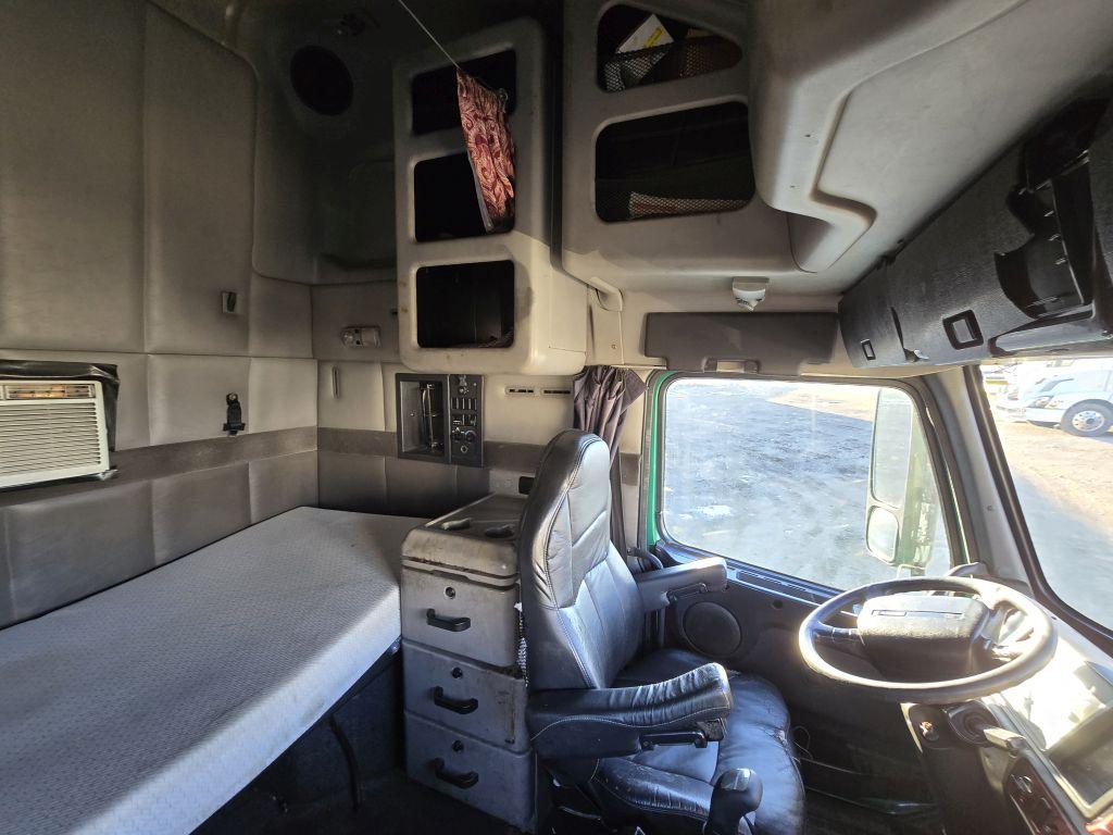 2001 Volvo VNL660 w/ Rebuilt Detroit 60 Series Engine