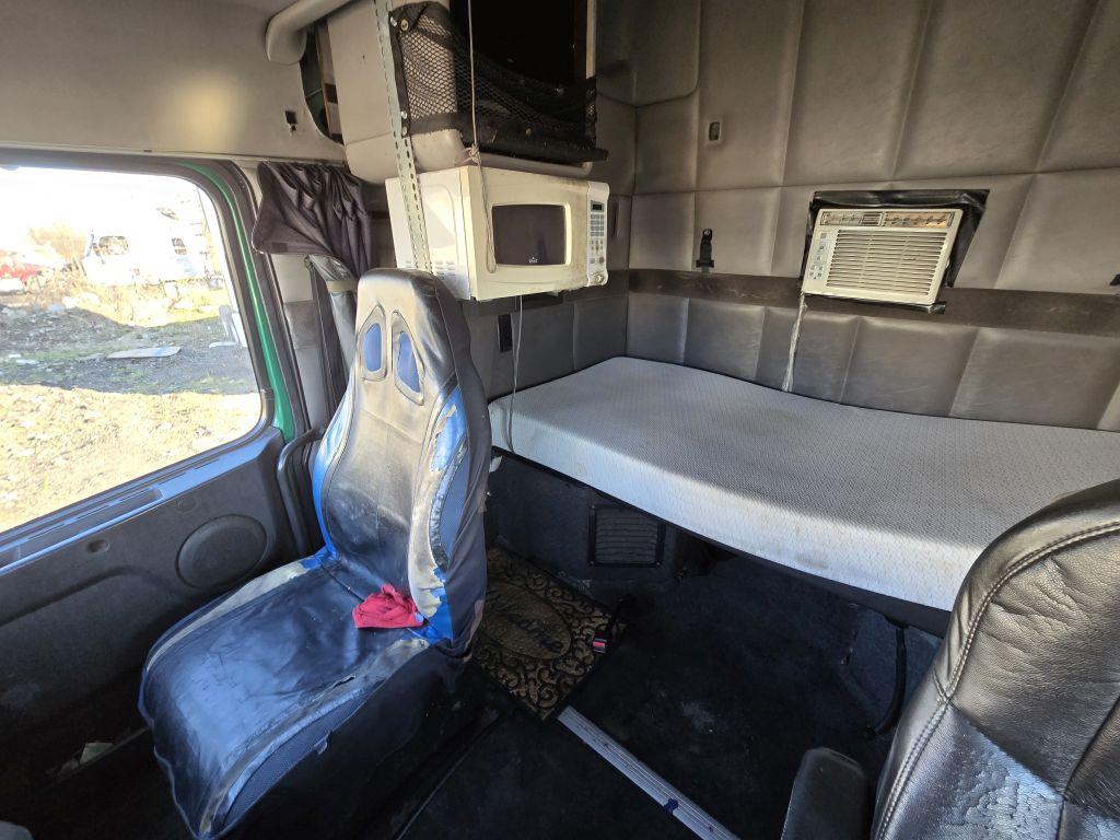 2001 Volvo VNL660 w/ Rebuilt Detroit 60 Series Engine