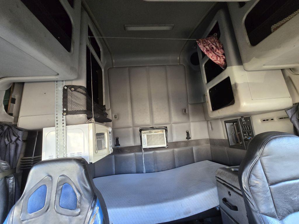 2001 Volvo VNL660 w/ Rebuilt Detroit 60 Series Engine