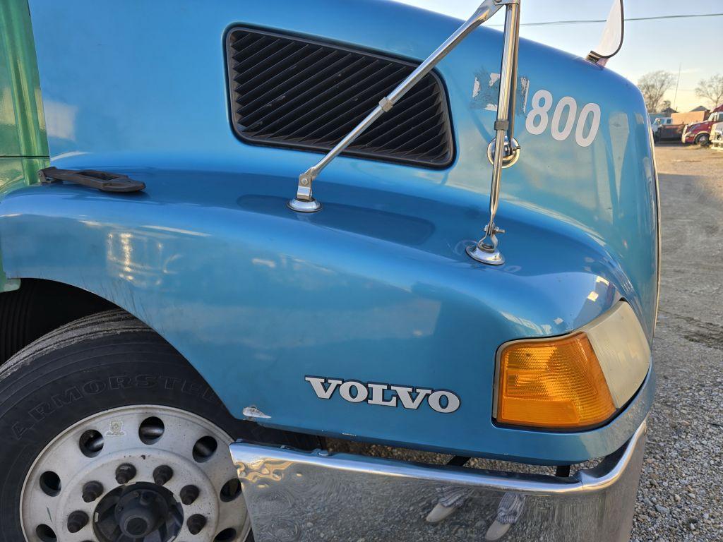 2001 Volvo VNL660 w/ Rebuilt Detroit 60 Series Engine