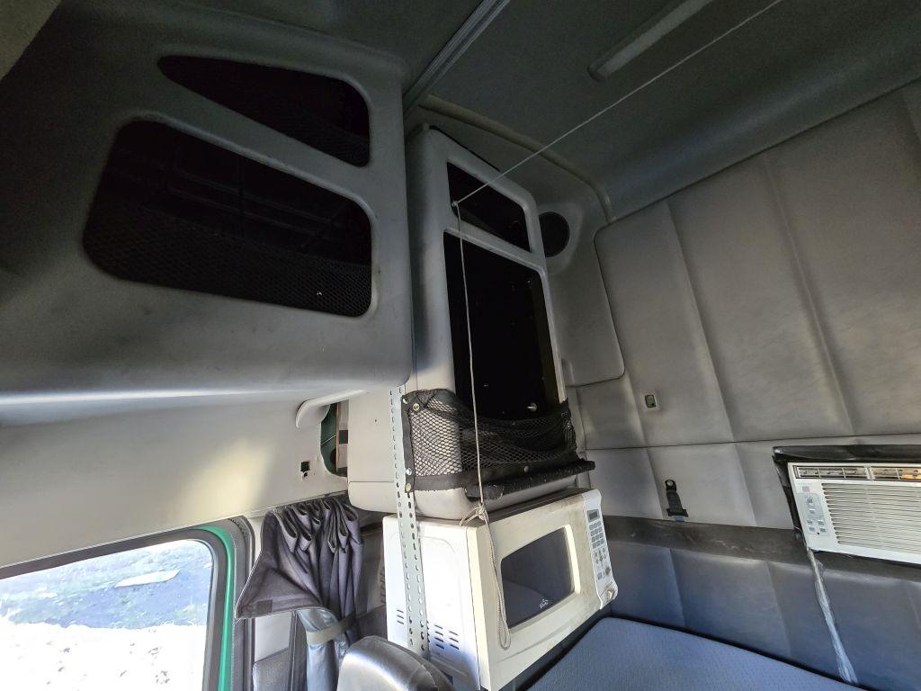 2001 Volvo VNL660 w/ Rebuilt Detroit 60 Series Engine