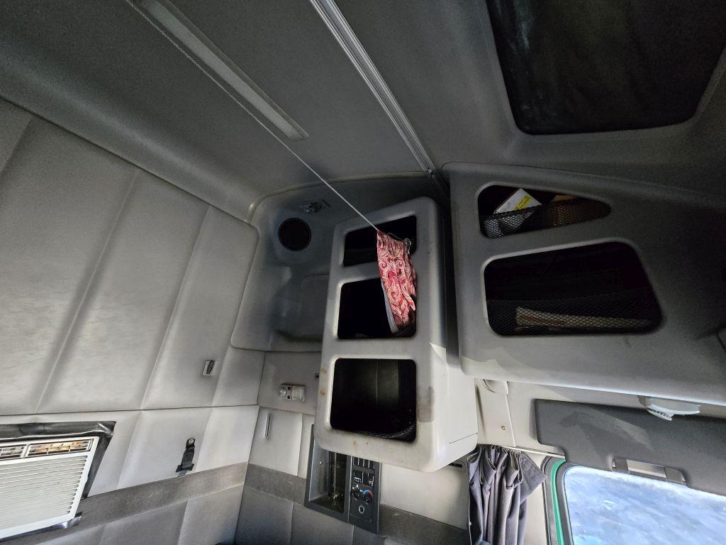 2001 Volvo VNL660 w/ Rebuilt Detroit 60 Series Engine