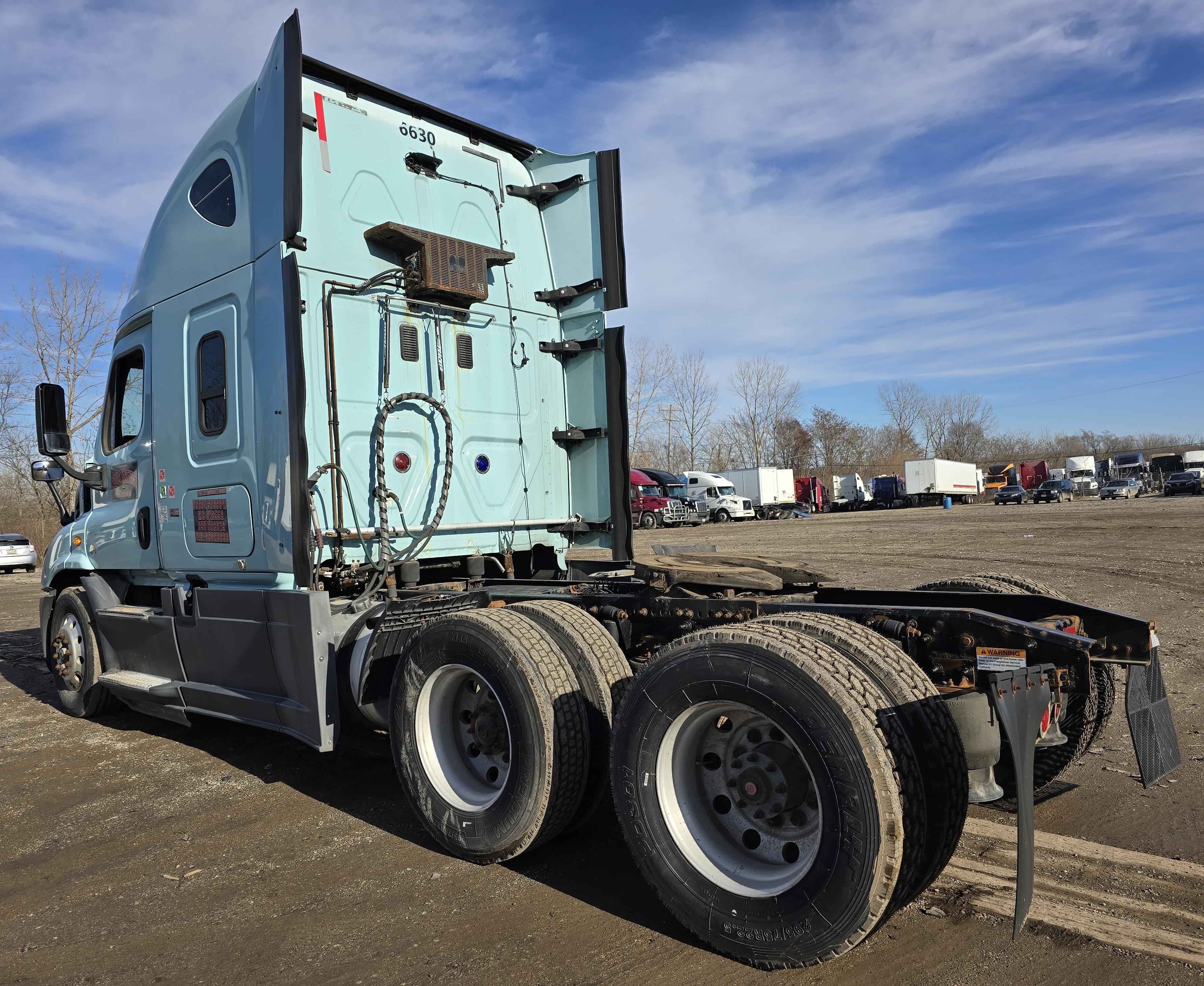 2016 Freightliner Cascadia 113 w/ DD13 Engine
