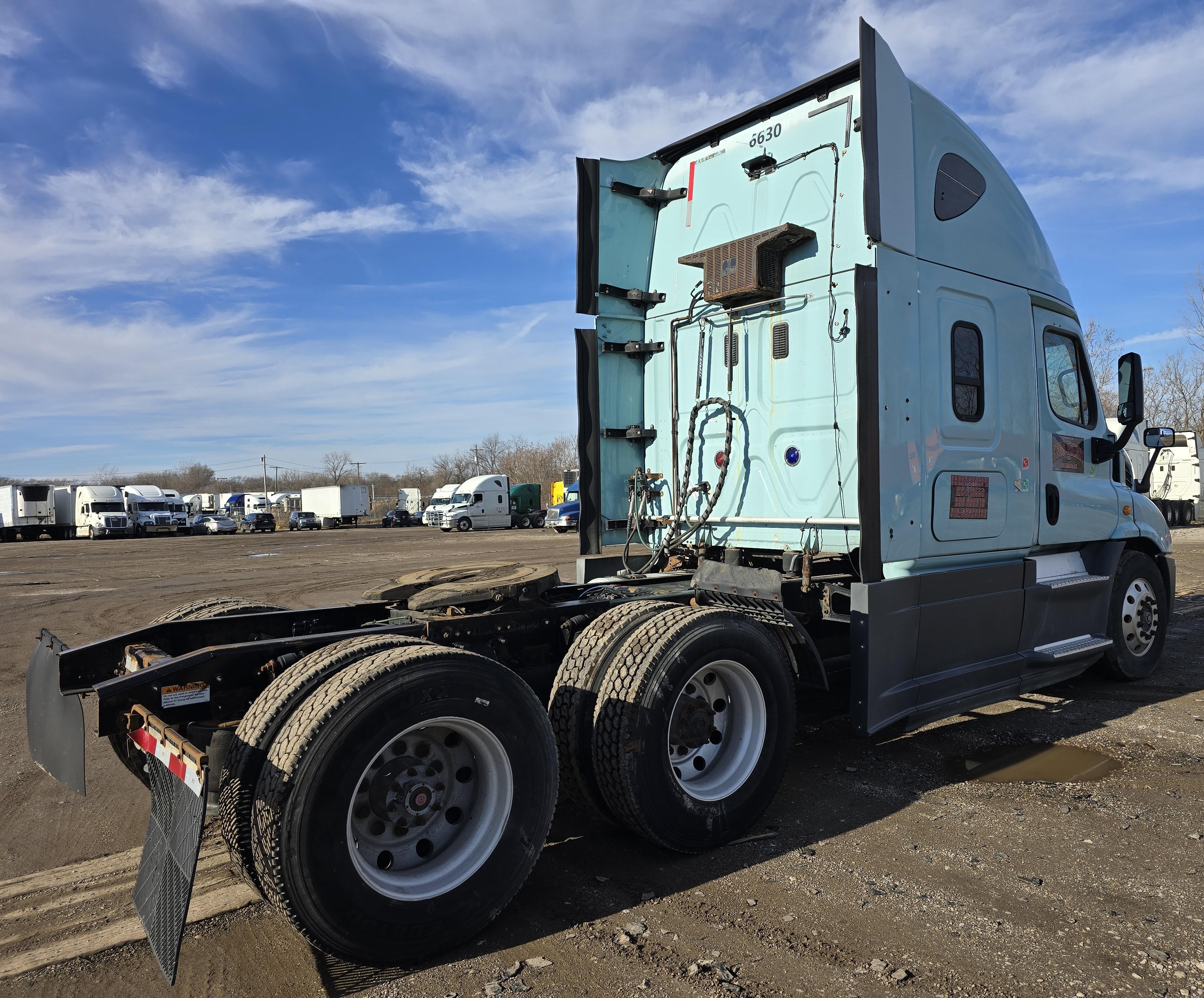 2016 Freightliner Cascadia 113 w/ DD13 Engine