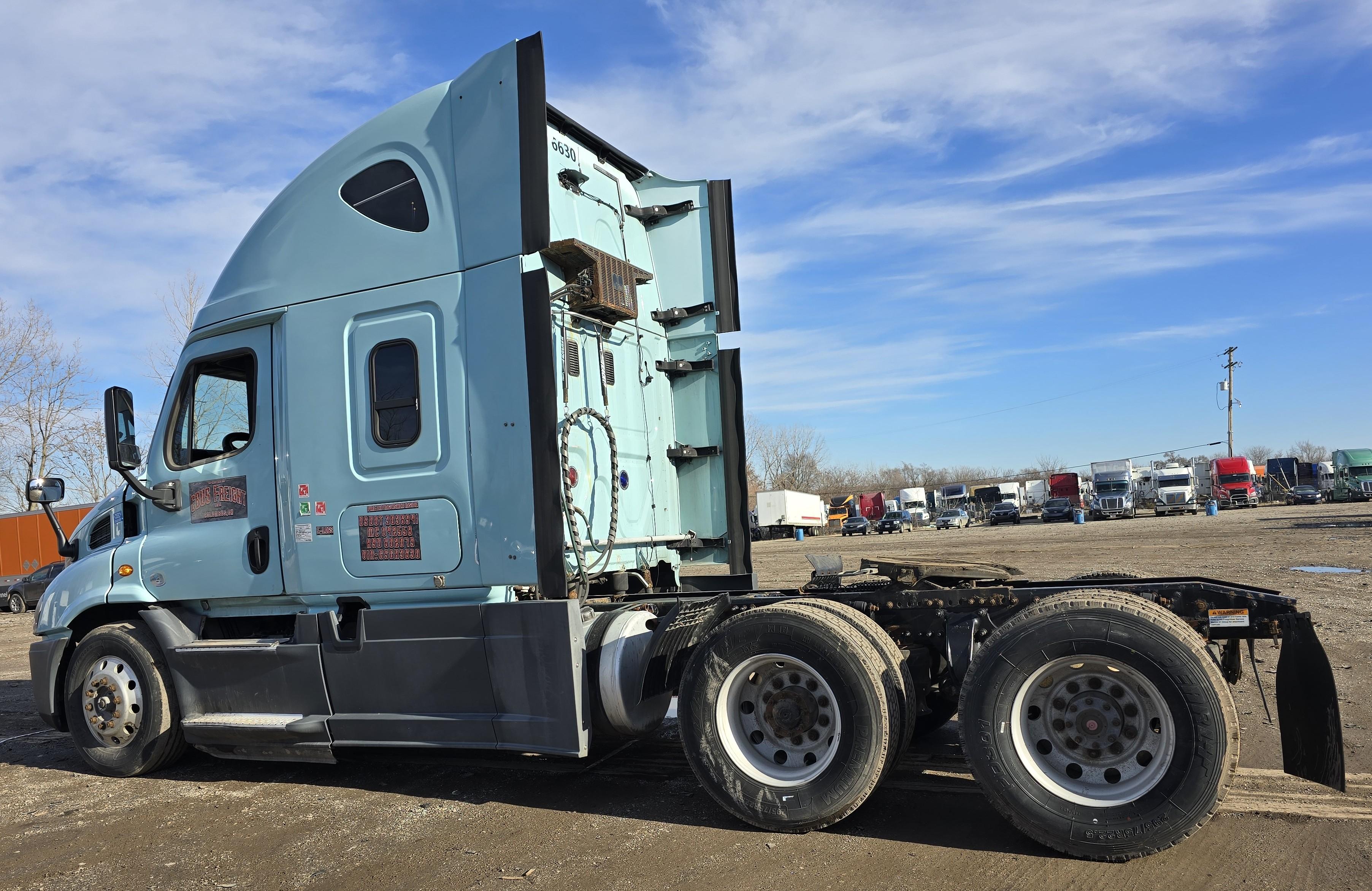 2016 Freightliner Cascadia 113 w/ DD13 Engine