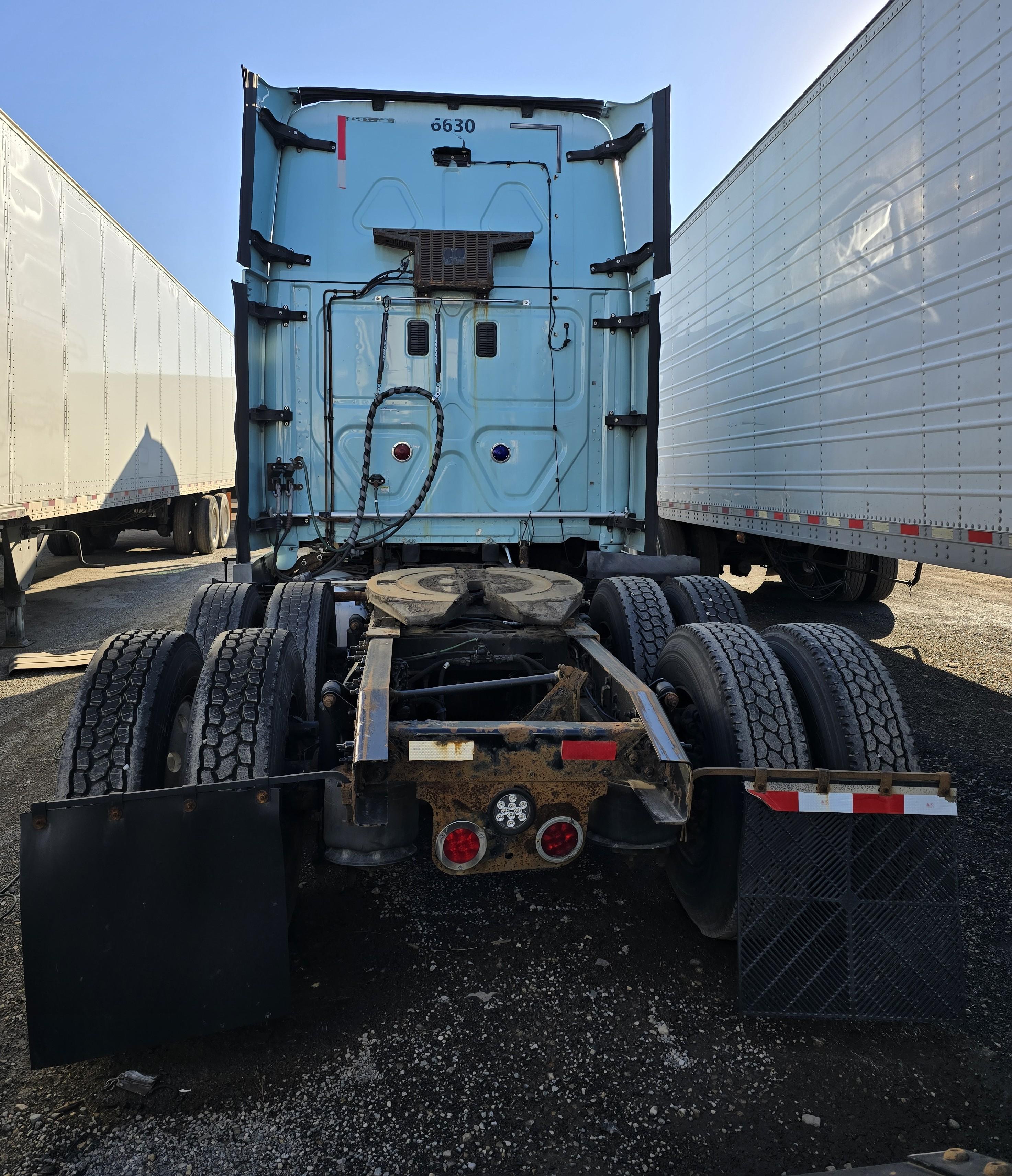 2016 Freightliner Cascadia 113 w/ DD13 Engine