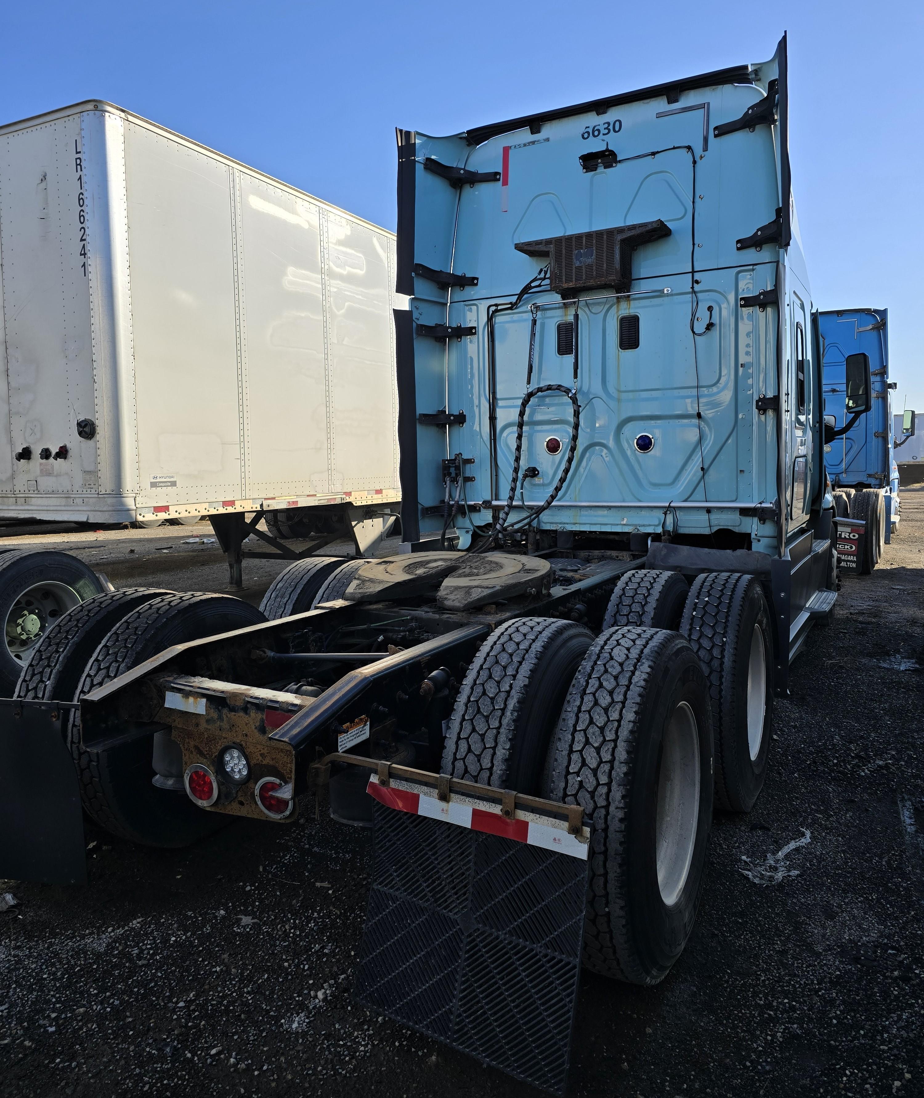 2016 Freightliner Cascadia 113 w/ DD13 Engine