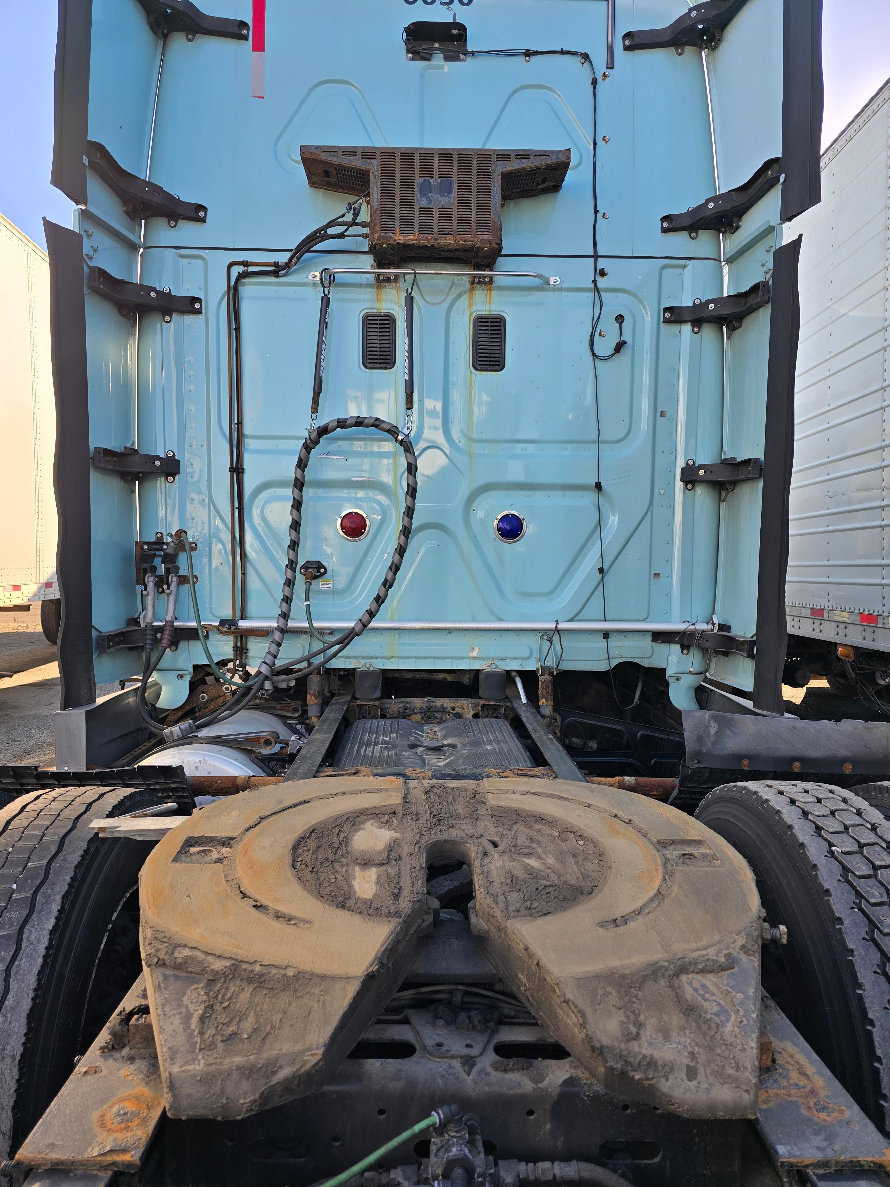 2016 Freightliner Cascadia 113 w/ DD13 Engine