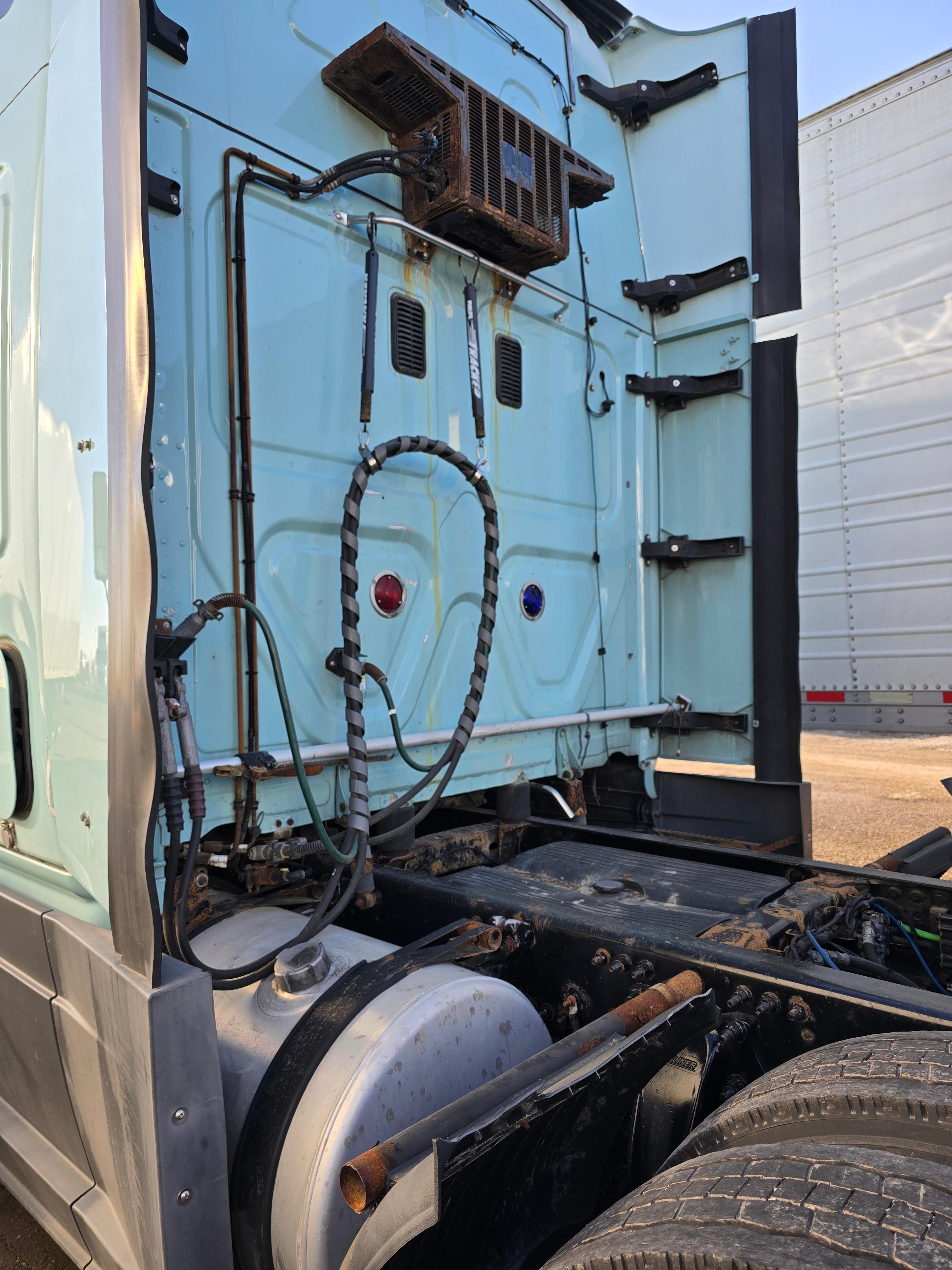 2016 Freightliner Cascadia 113 w/ DD13 Engine