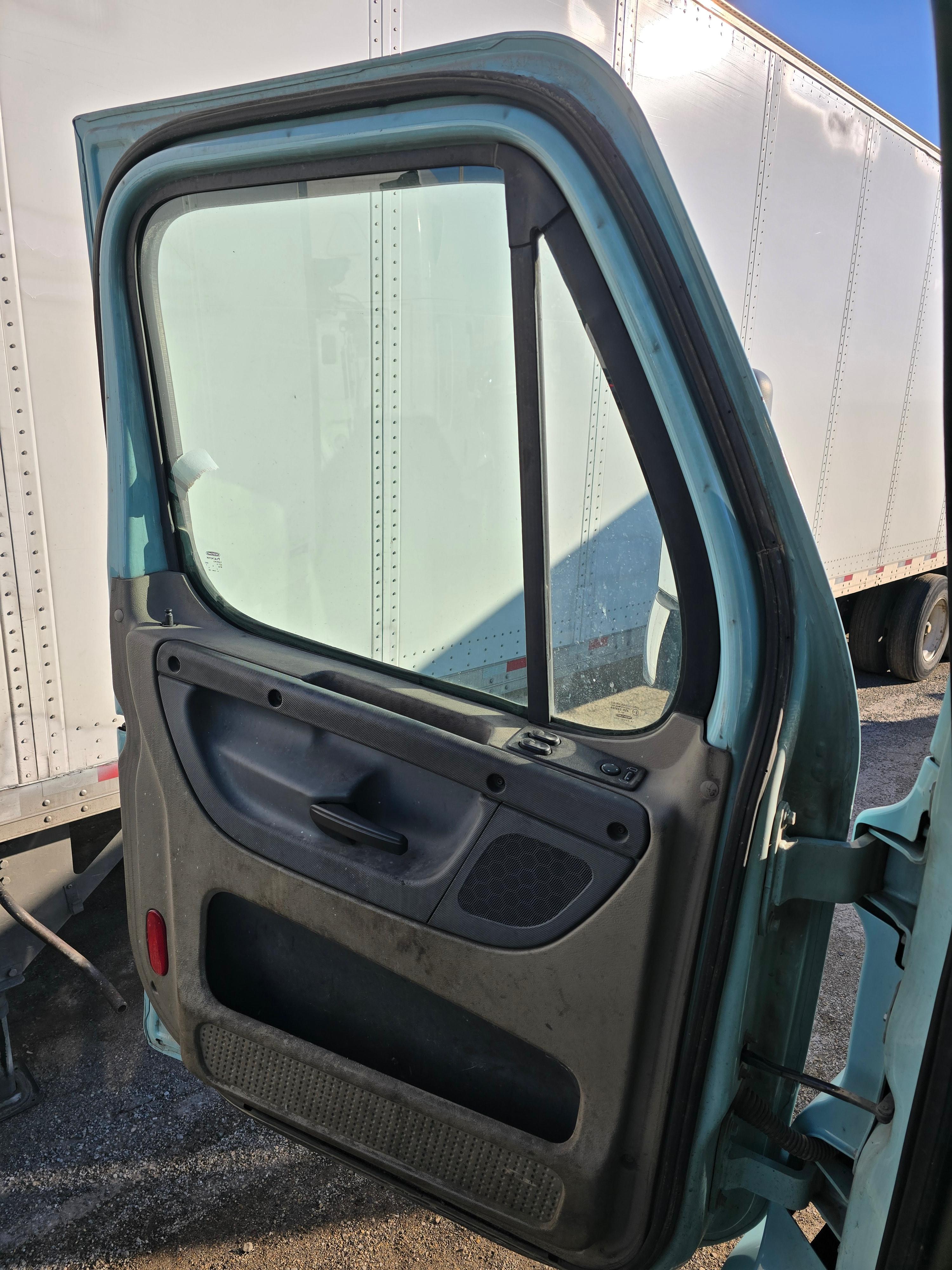 2016 Freightliner Cascadia 113 w/ DD13 Engine