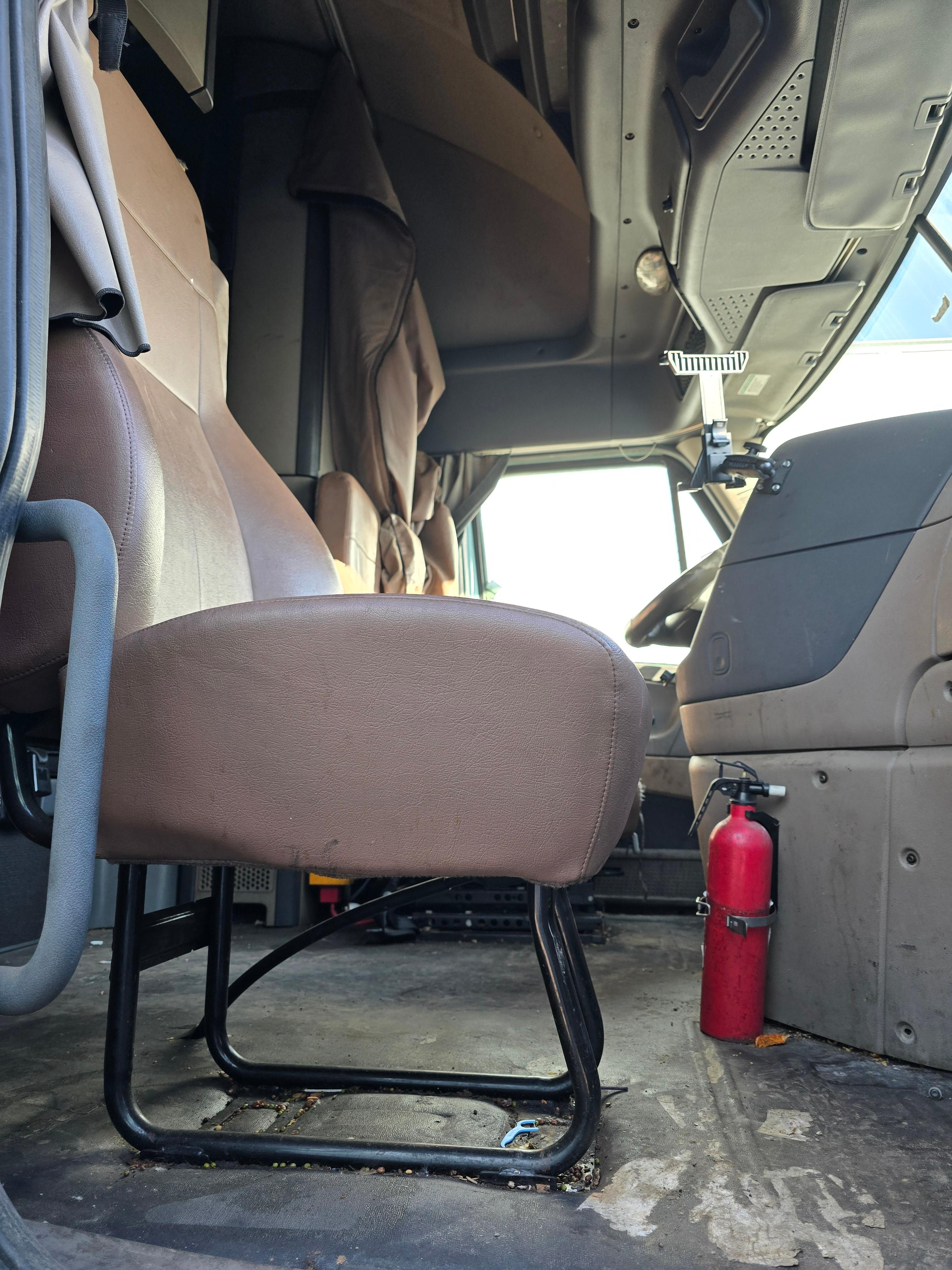 2016 Freightliner Cascadia 113 w/ DD13 Engine