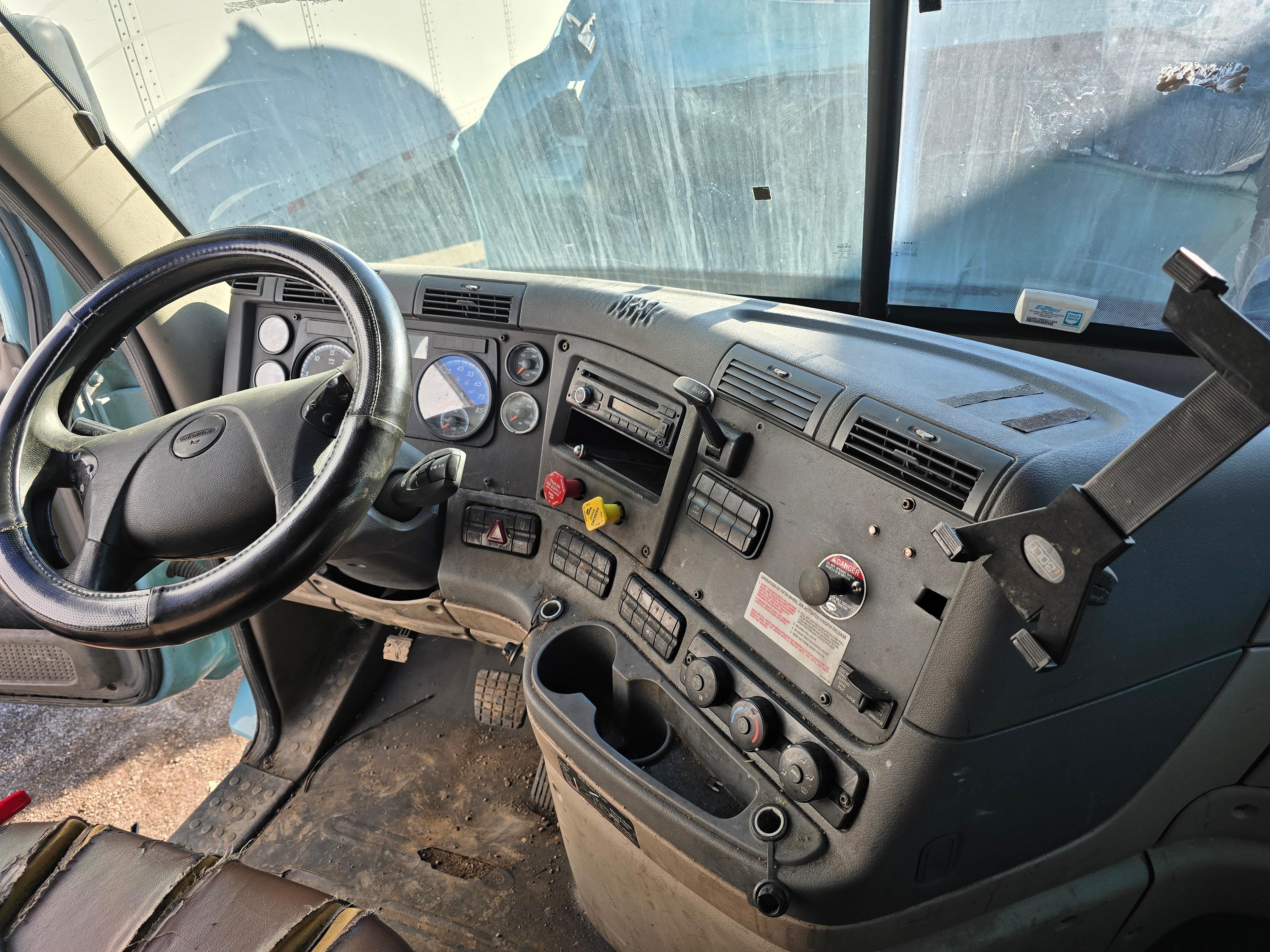 2016 Freightliner Cascadia 113 w/ DD13 Engine