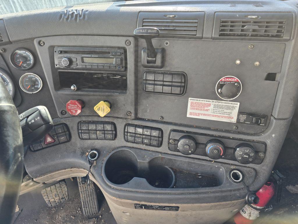 2016 Freightliner Cascadia 113 w/ DD13 Engine