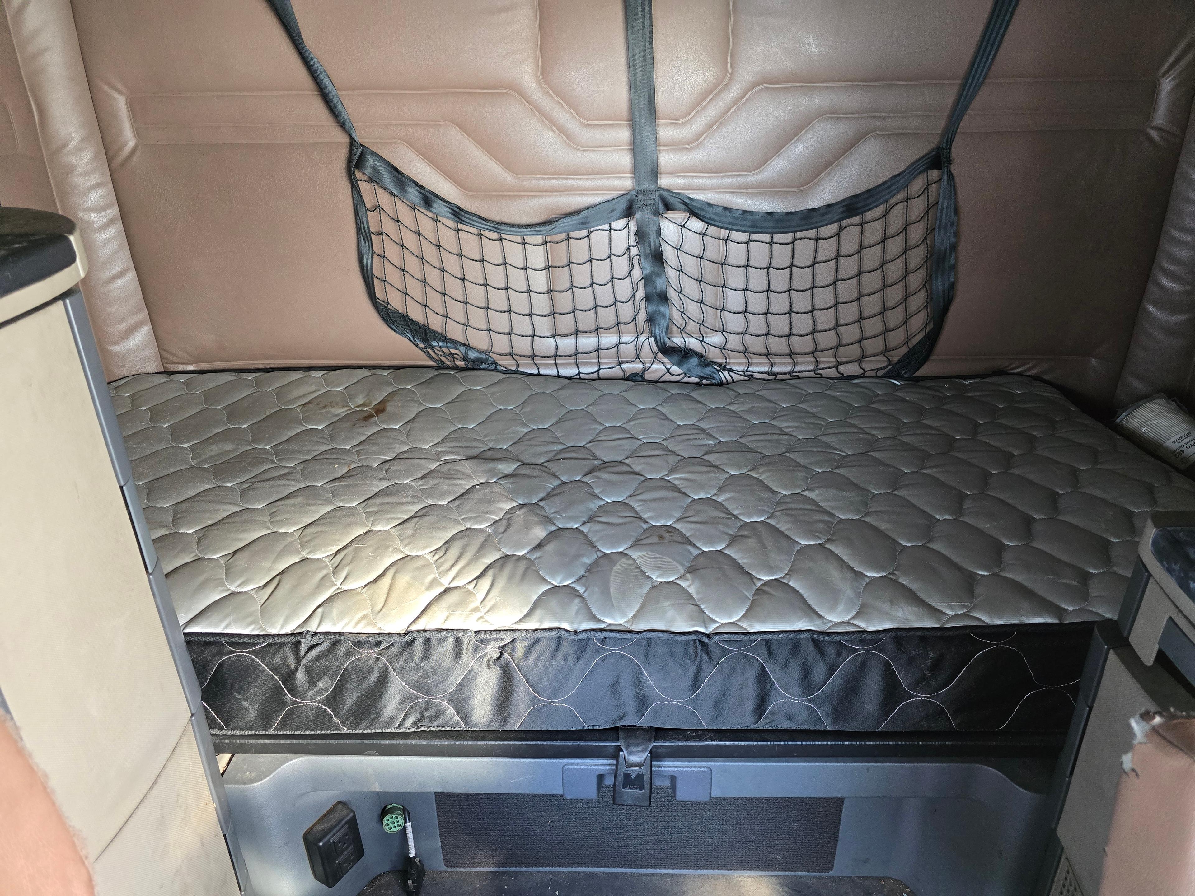 2016 Freightliner Cascadia 113 w/ DD13 Engine