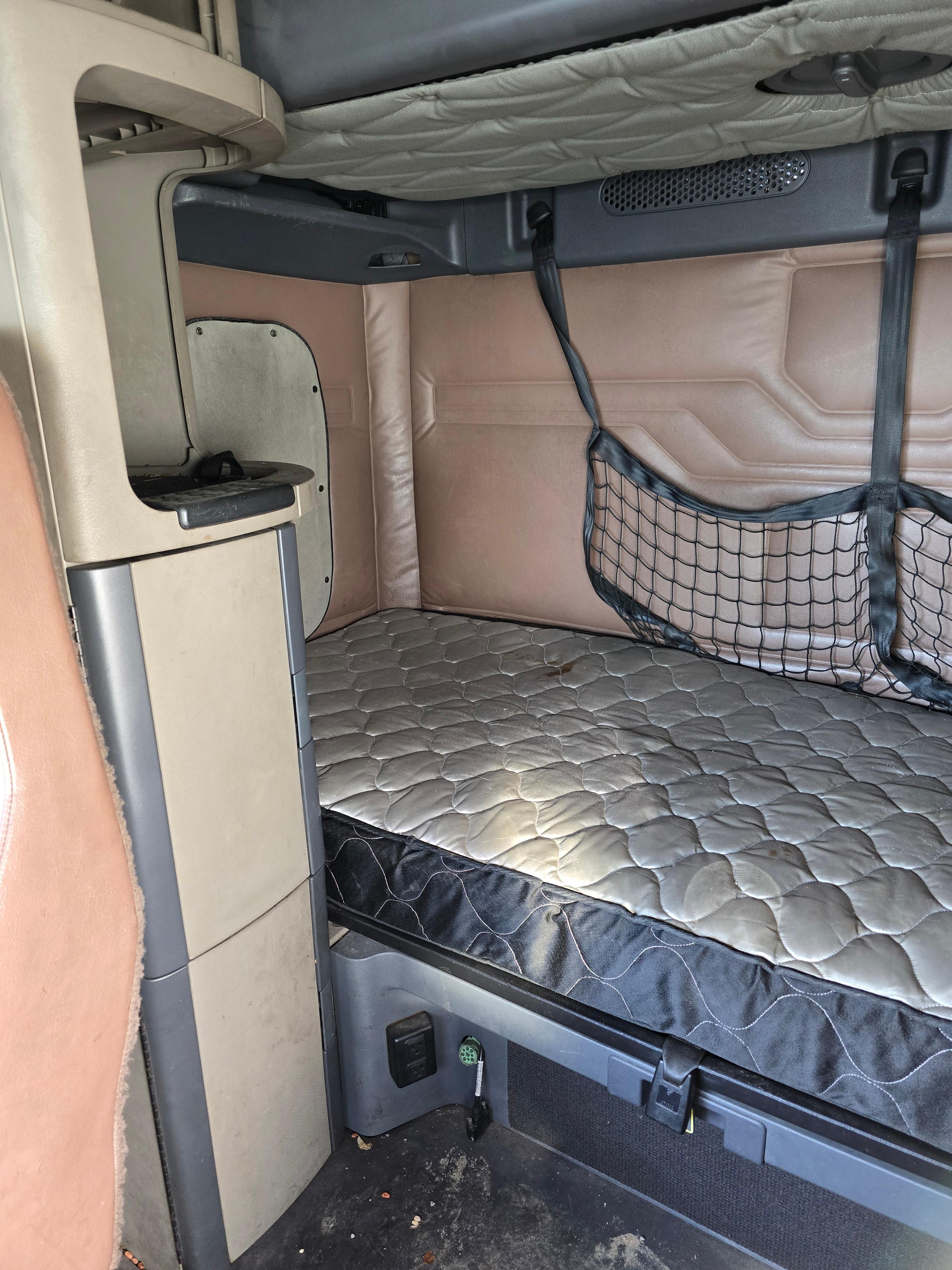 2016 Freightliner Cascadia 113 w/ DD13 Engine