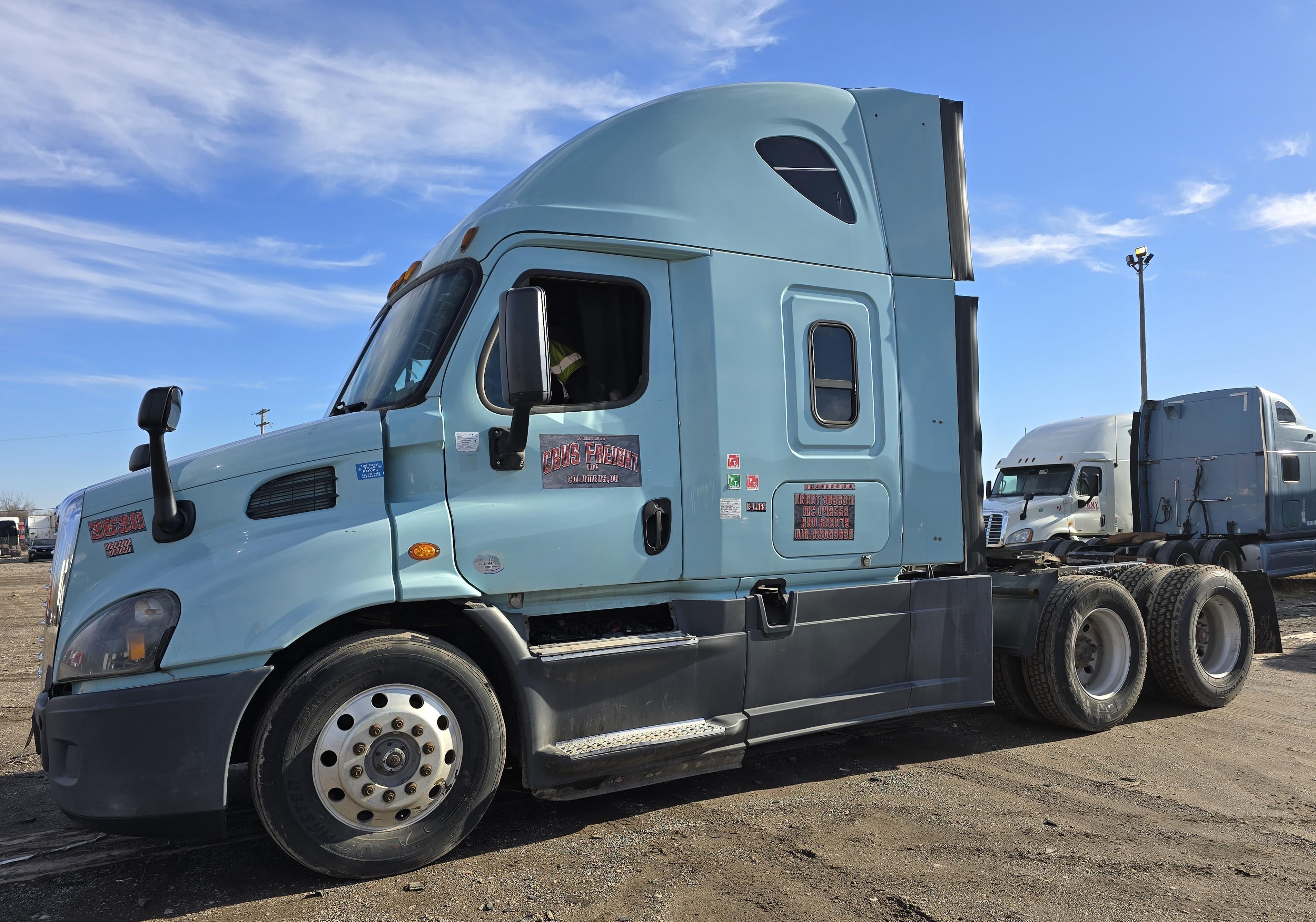 2016 Freightliner Cascadia 113 w/ DD13 Engine