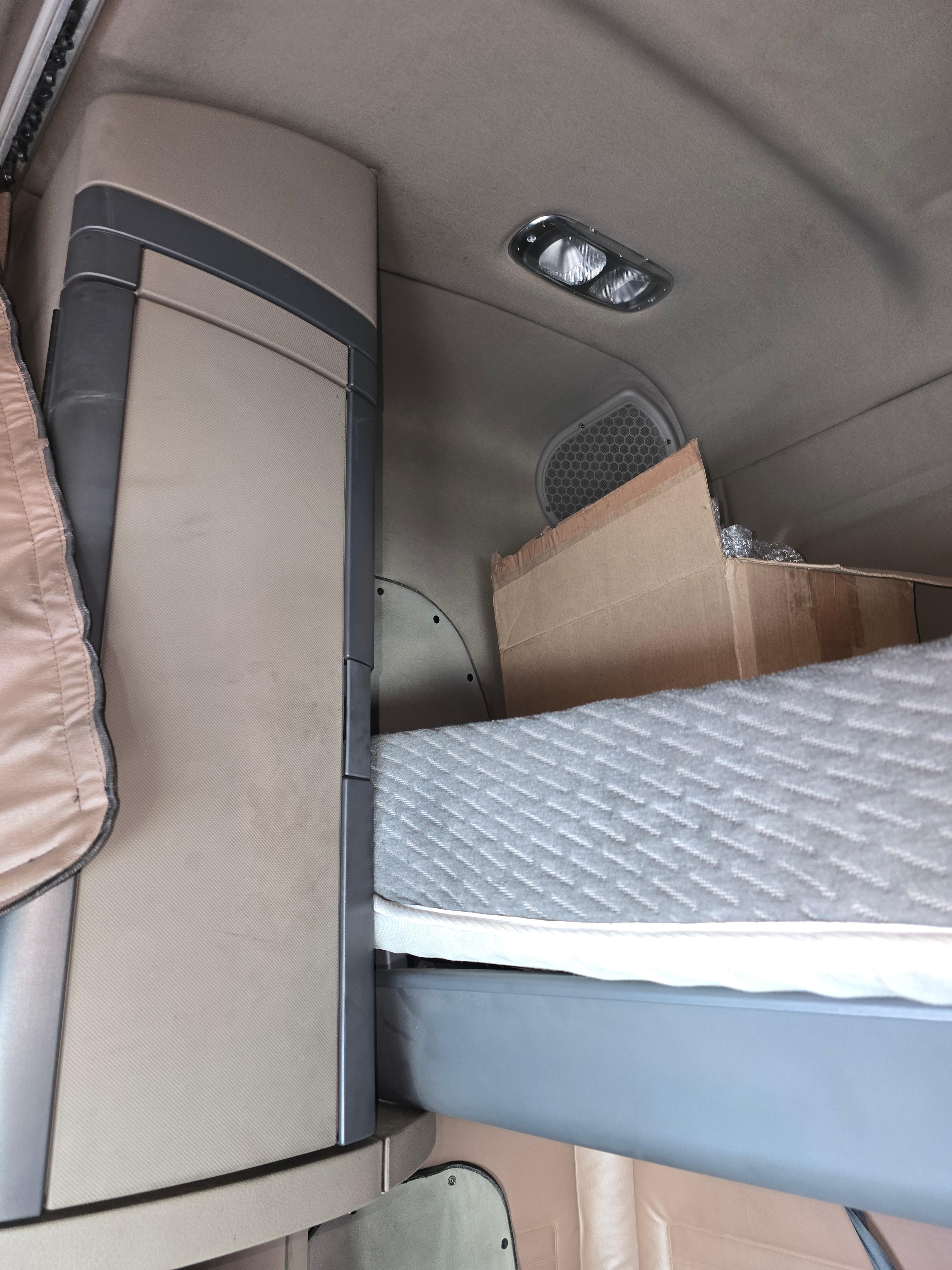 2016 Freightliner Cascadia 113 w/ DD13 Engine