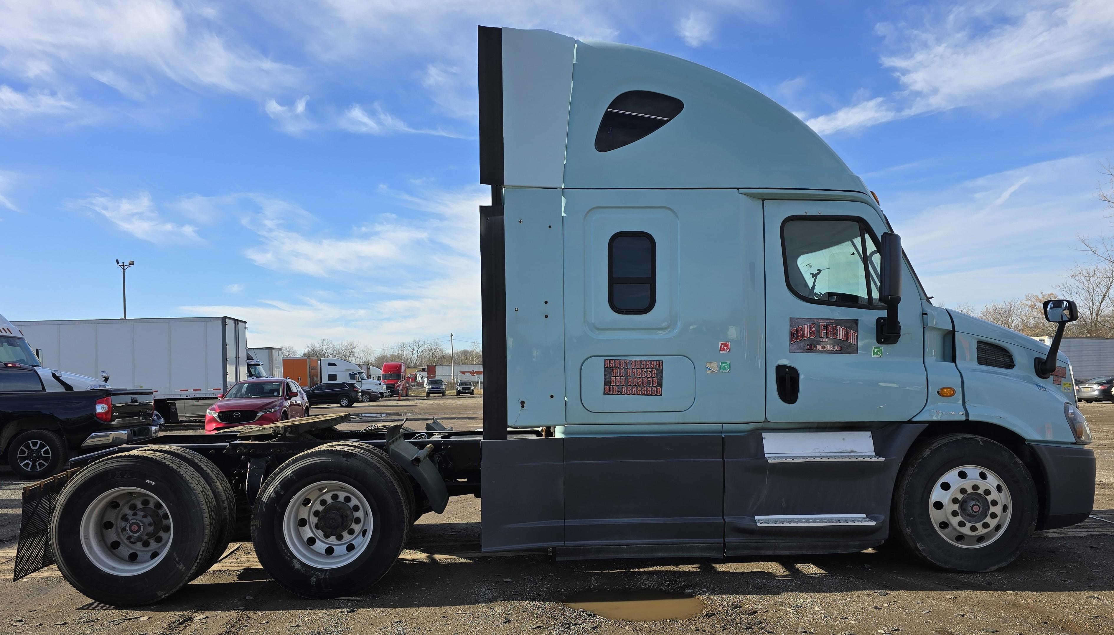 2016 Freightliner Cascadia 113 w/ DD13 Engine