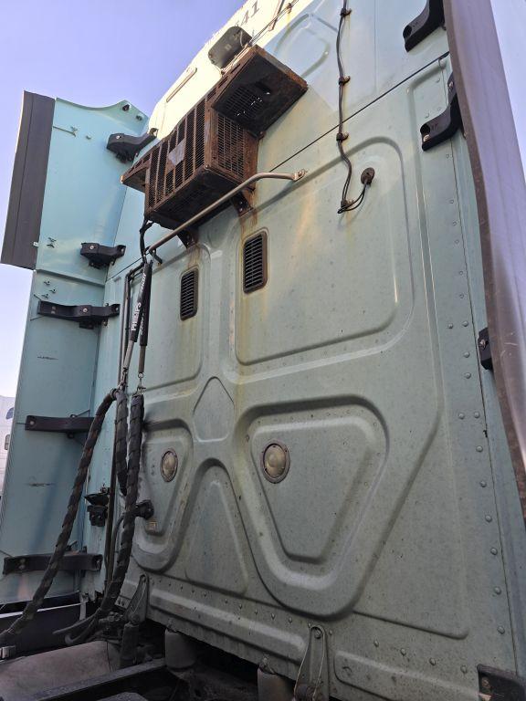 2016 Freightliner Cascadia 113 w/ DD13 Engine