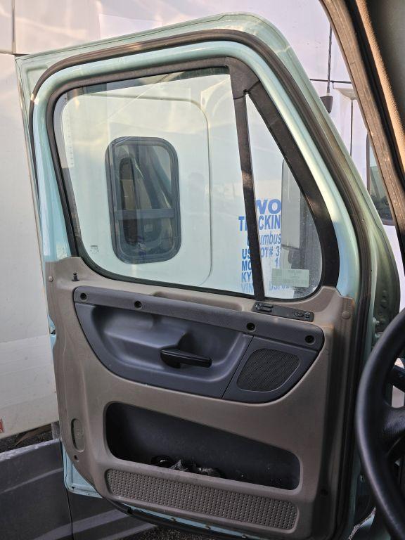 2016 Freightliner Cascadia 113 w/ DD13 Engine
