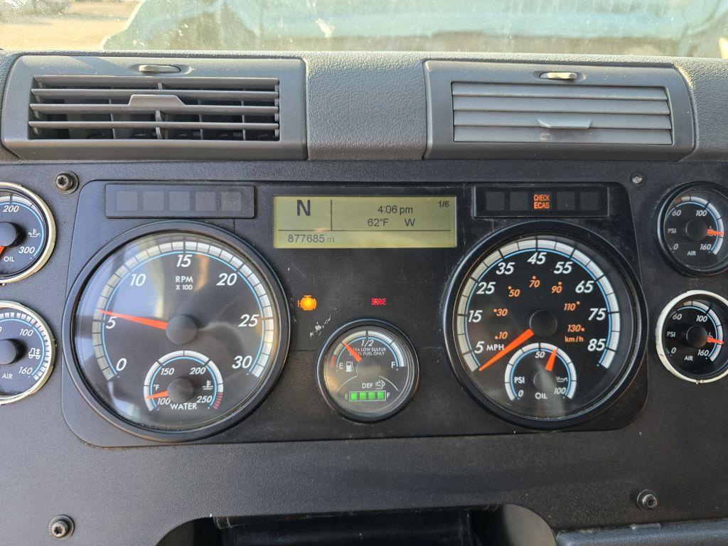 2016 Freightliner Cascadia 113 w/ DD13 Engine