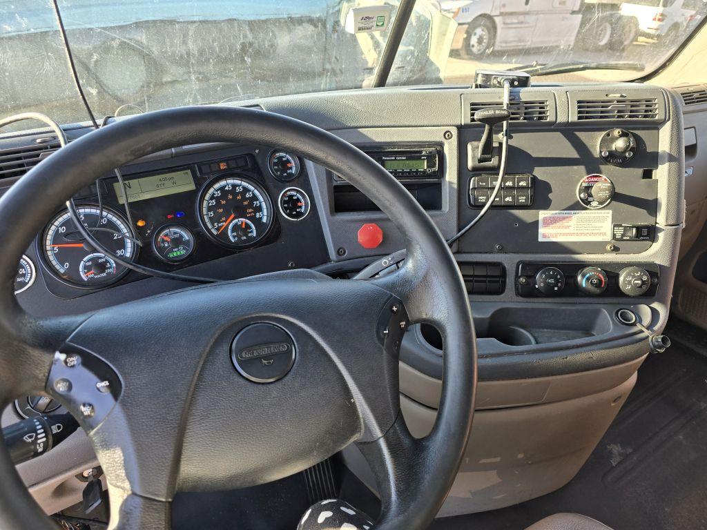 2016 Freightliner Cascadia 113 w/ DD13 Engine