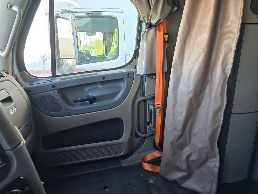 2016 Freightliner Cascadia 113 w/ DD13 Engine