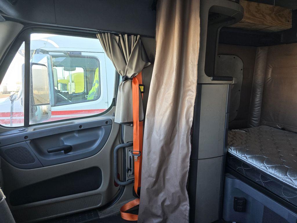 2016 Freightliner Cascadia 113 w/ DD13 Engine