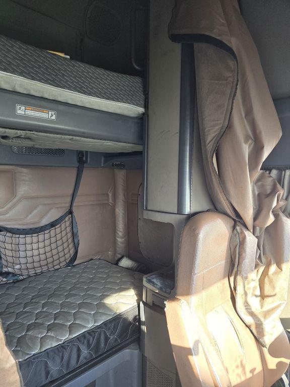 2016 Freightliner Cascadia 113 w/ DD13 Engine
