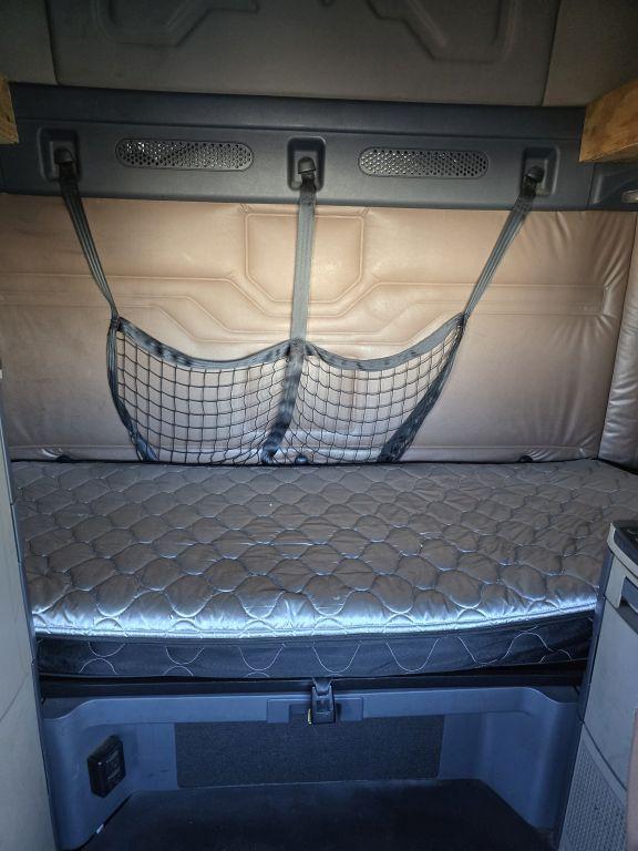 2016 Freightliner Cascadia 113 w/ DD13 Engine