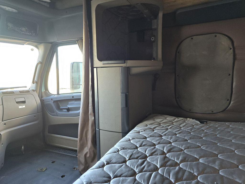 2016 Freightliner Cascadia 113 w/ DD13 Engine