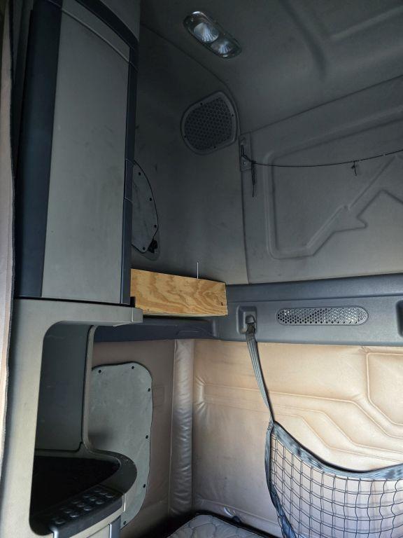 2016 Freightliner Cascadia 113 w/ DD13 Engine