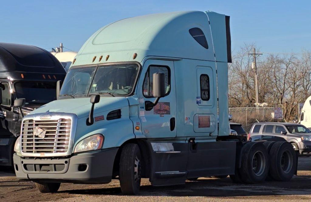 2016 Freightliner Cascadia 113 w/ DD13 Engine
