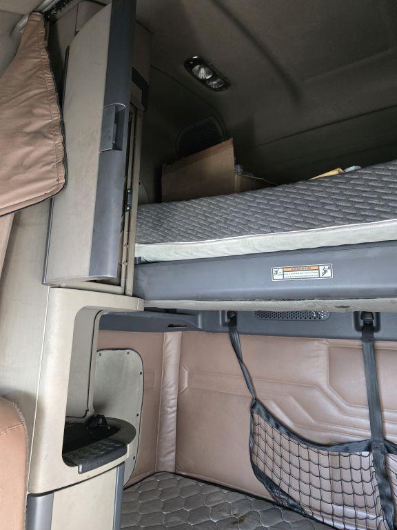 2016 Freightliner Cascadia 113 w/ DD13 Engine