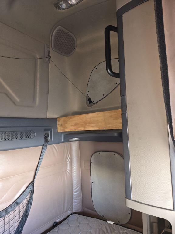 2016 Freightliner Cascadia 113 w/ DD13 Engine