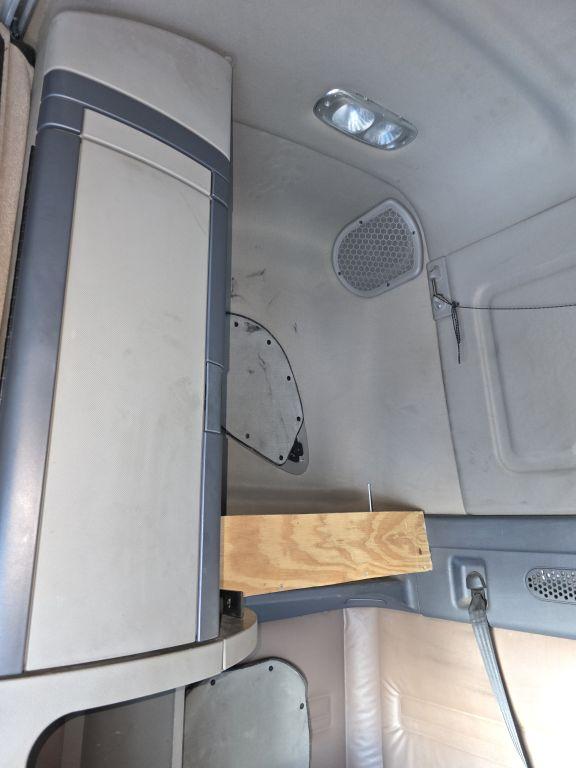 2016 Freightliner Cascadia 113 w/ DD13 Engine
