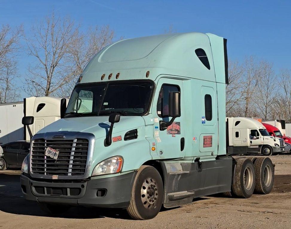 2016 Freightliner Cascadia 113 w/ DD13 Engine