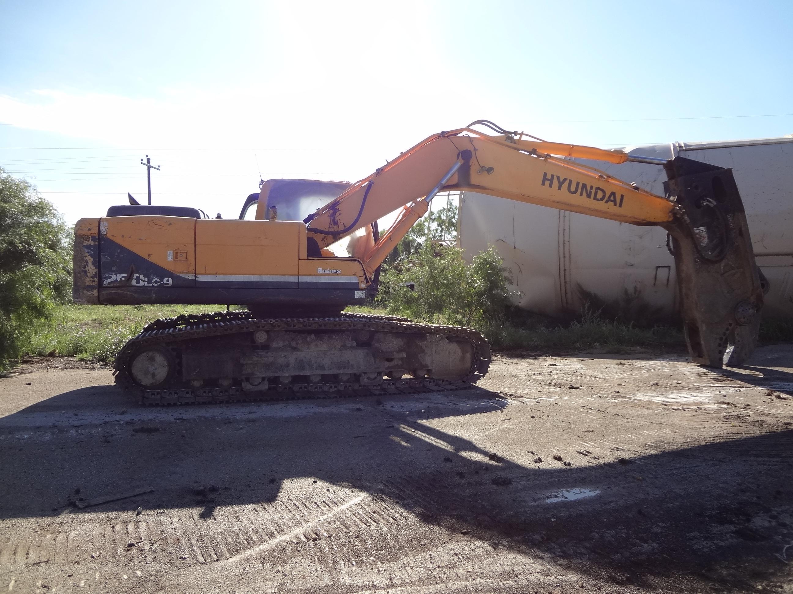 Hyundai Robex 250LC-9 Excavator w/ LaBounty MSD2500 Shear  8231 Hrs