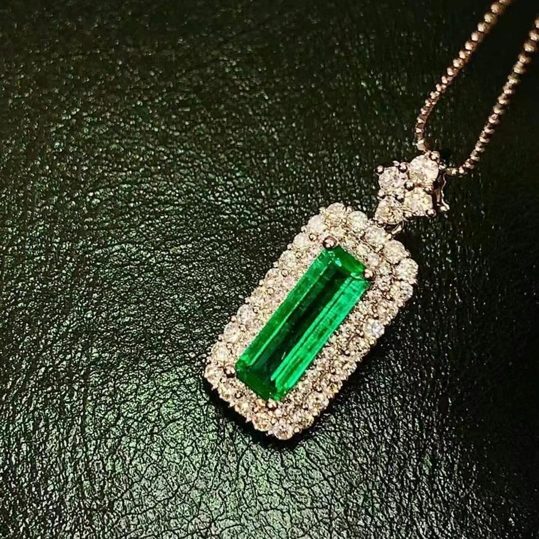 14k Gold 1.68 Ctw Vivid Green Natural Emerald & Diamond Pendant( Without Chain )