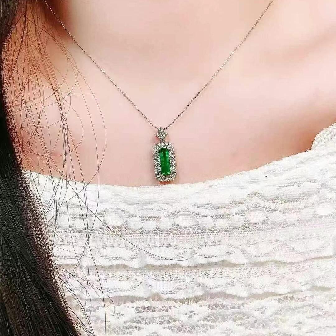 14k Gold 1.68 Ctw Vivid Green Natural Emerald & Diamond Pendant( Without Chain )