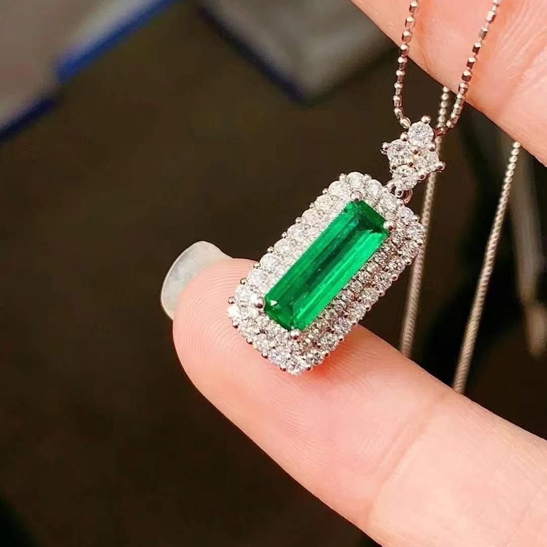 14k Gold 1.68 Ctw Vivid Green Natural Emerald & Diamond Pendant( Without Chain )